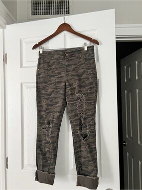 RARE FIND Zeza B by Hue pull on jeans